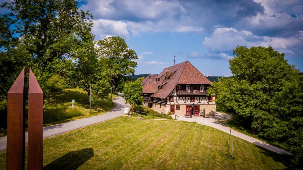 Hotel Hofgut Hohenkarpfen Hausen ob Verena Exterior foto